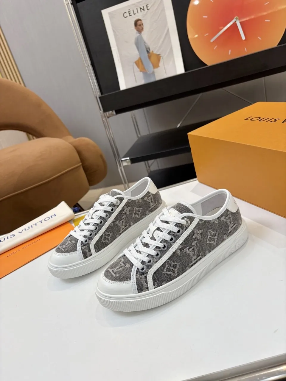 p580🐮🐮 LV couple skate shoes｜Classic jacquard, the ultimate code for a sweet outing! 👫** This pair of shoes is Louis Vuitton's love letter to fashionistas💌 - **classic presbyopic skate shoes**, the perfect choice for couples to go out on the street!  🔸 **Luxury details are a must-have**: Jacquard fabric  🔸 **So comfortable that you don’t want to take it off**: The sheepskin lining is skin-friendly and breathable, warm in autumn and winter without stuffing your feet, refreshing in spring and summer without being sticky, and you can wear it with a high-end feel in all seasons!  🔸 **Steady sense of security**: Non-slip rubber outsole, perfect grip, accompanying you through romantic streets.  **💑 Couple outfit inspiration**: ▪️ For boys, pair with leggings + baseball cap for a trendy street look!  ▪️ Girls can wear short skirts or shark pants, and the sweet and cool style is easy to choose~ **#Louis Vuitton #couple shoes #presbyopia classic** **👉 Click to collect and become the most fashionable CP in the circle of friends with him! ** Fabric: Imported cowhide/classic jacquard fabric Lining: Sheepskin lining Sole: Original rubber sole Size: Women’s size 35-42 (40/41/42 customized) Men’s size 39-45 (39.45 customized)